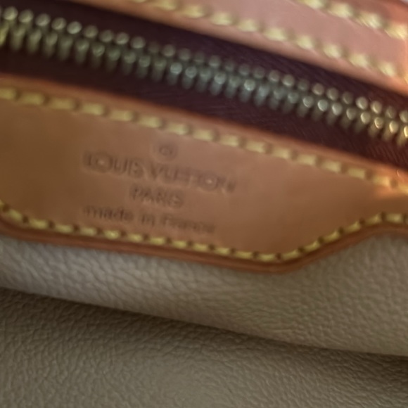 LOUIS VUITON (JUST BECAUSE I WANT TO) BUCKET BAG CRAZY SALEπ₯π₯π₯π₯ - Picture 11 of 16